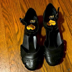 Gorgeous t-strap swwediah hasbeens!